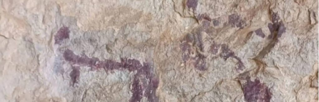 Le incisioni rupestri nei pressi della via di arrampicata. Foto Desnivel